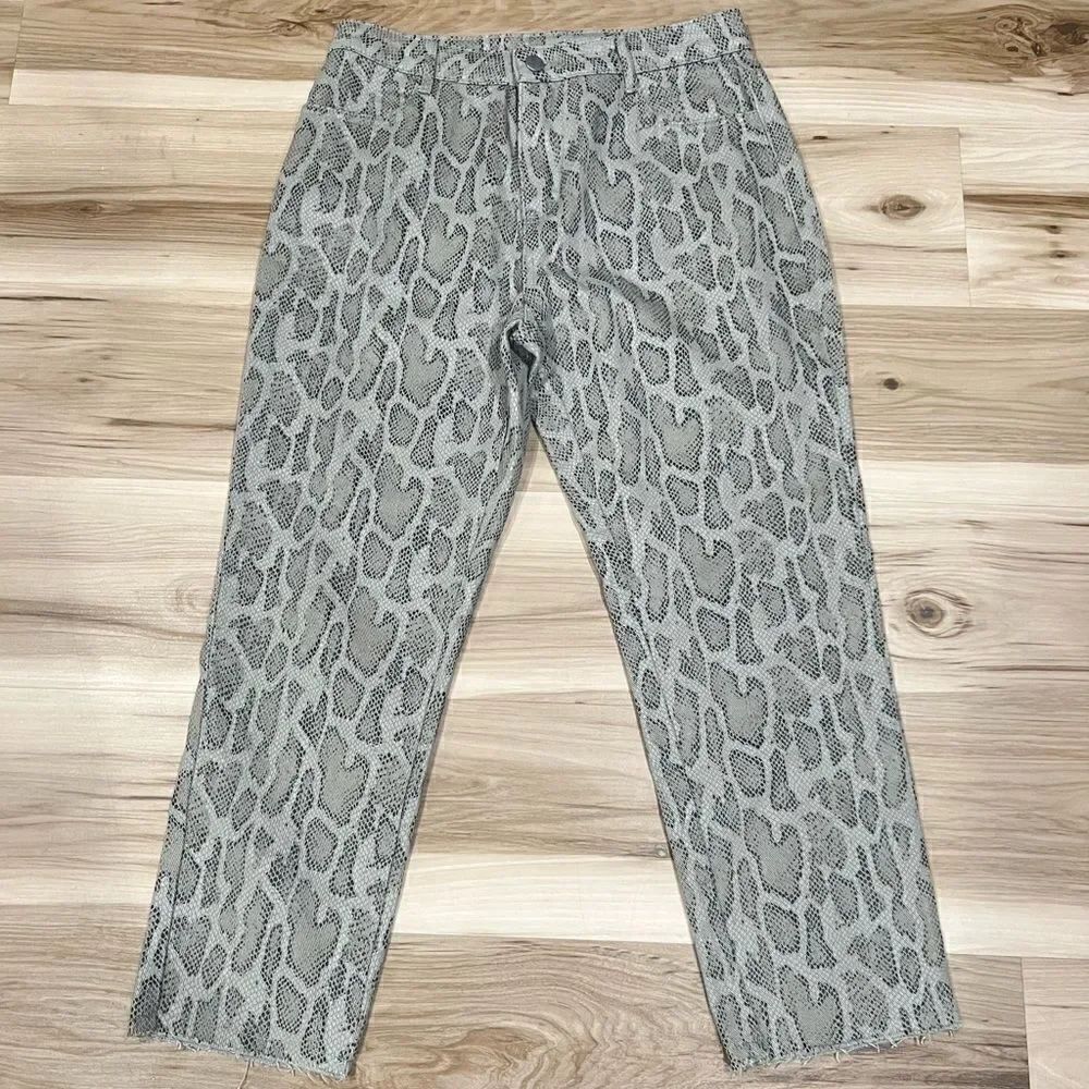 NEW Le Lis Alana Snakeskin Pants in Olive Women’s Large